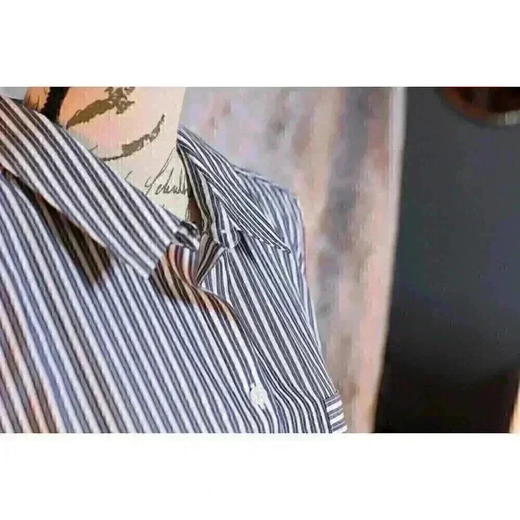 Women's Chico's Size 3.5 No Iron Sleeveless collared tie front blue/white stripe - Picture 3 of 12